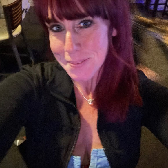 Meet your Posher, Heather - Picture 2 of 4